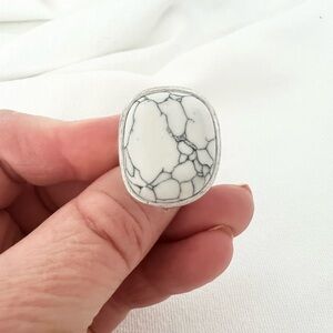 Vintage Howlite Cabochon Ring Size 8. Never Worn!